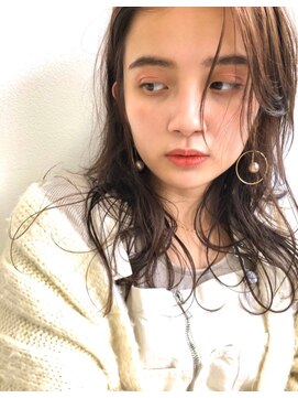 ヘアデザイン ロッコ(hair design ROCCO) ＊　フォギーアッシュ×ミディ　＊