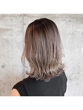 ロイジー(roijir) 【roijir】表参道　ハイトーンカラー×切りっぱなしボブ