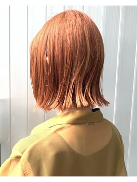 ジュリエッタ(giulietta) オレンジ×切りっぱなしボブ×ブリーチカラー