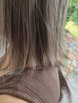 パディントン(Paddington)&nbsp;透明感なサファイアカラー☆ラインがポイントのブラントボブ♪