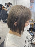 ミルクティーカラー×ぱつっとボブ