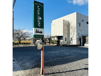 お店の前に駐車場20台☆広々した駐車場スペースで駐車苦手な方◎