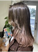 ピンクベージュ