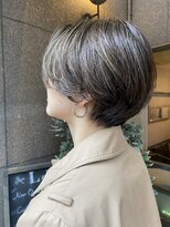 ハンサムショート　ナチュラルハイライト　グレージュ