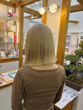 ギャラクシー ヘアードレッサーズ(galaxy hairdressers) 大人切りっぱなしボブベージュカラー