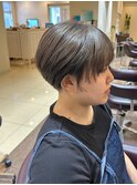 グレージュ刈り上げボブ