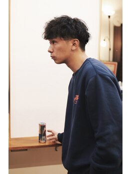 アワー(hour)の写真/遊び心と清潔感を。ミッドセンチュリーな空間で仕立てる、大人のメンズスタイル。