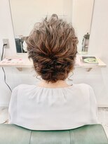 カキーン(cakeen)&nbsp;お呼ばれヘアセット★大人カワイイゆるふわ波ウェーブ編み込み