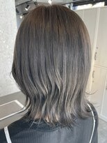ヘアデザイン ファブロ(hair design FABRO.)&nbsp;透け感たっぷりのシルバーカラー♪