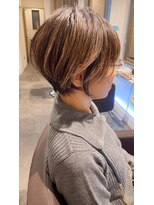 ボニークチュールドットエス(.S)&nbsp;レイヤーショート＃白髪ぼかし＃ショートボブ40代髪型