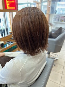 スタジオ アルファプラス 日暮里店(studio α+) ステップボーンカットカットボブショートハイライト白髪ぼかし