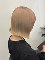 アンドシー(&C.)&nbsp;ブロンドヘア、切りっぱなしボブ