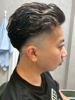 ディスイズバーバーフォース(THIS IS BARBER 4th)&nbsp;ハイライト メンズパーマ オールバック フェードカット バーバー