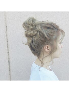 フィオーレ ヘアデザイン(FIORE hair design) ラフなシニヨンスタイル