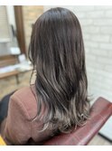 ニュアンスカラー/センターパート/ツヤ髪スタイル/ブルージュ