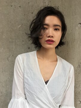 ローグ(Logue) 煌めくラフカールが大人の魅力をアップする