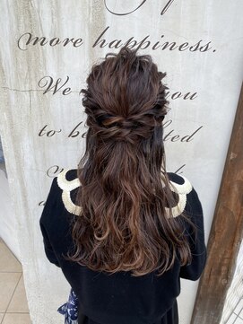 エイミーバイアフロート(amie  by afloat) ハーフアップアレンジ◎