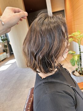 イェル(ELL.) くせを生かした大人かわいいカジュアルボブ