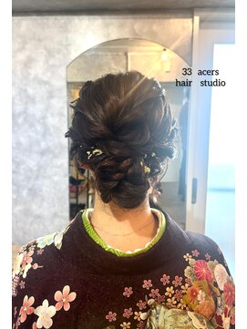 サーディースリーエーカーズヘアスタジオ(33Acers Hair Studio) ルーズシニヨン