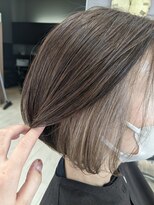ロエネ(LOENE) ［佐々木］白髪ぼかし×グレージュ×インナーカラー×ボブ