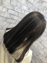 大人女性の悩みを魅力に変える！「白髪ぼかしハイライト×イルミナカラー」でいつまでも美しく。