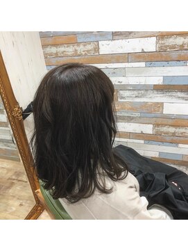 ハウオリ ヘアーワークス(Hauoli hair works) シルバーカーキカラー