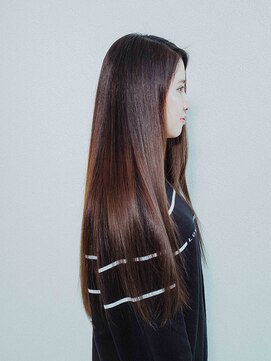 フローラビューティーヘアー(Flora Beauty Hair) ツヤ髪ロングレイヤー/20代/30代/40代/50代/岡山/表町