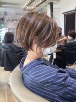 30代、40代/丸みくびれショートボブ×ハイライトベージュ/大宮