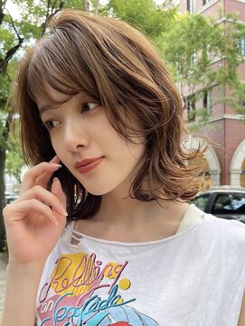 ビュートリアム 南青山(BEAUTRIUM) ミディアムレイヤー パーマ くびれ ベージュ 20代30代40代