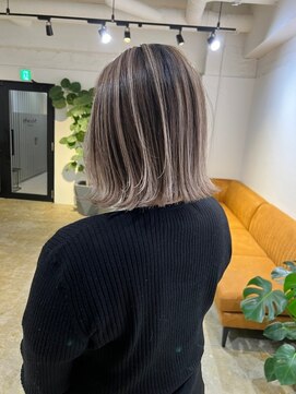 メリー オオサカ(Merly Osaka) 放置しても気にならないハイライト_contrast white ash_