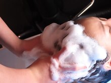 人気は髪質改善カラー&トリートメントにヘッドスパ&デトックスケアがついた贅沢コース☆大人女性に高評価◎