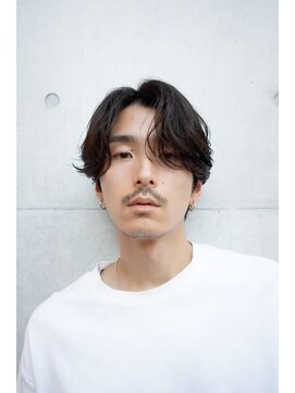 レタッチバイフィフス(RETOUCH by fifth) シャドウパーマ無造作パーマセンターパートマッシュヘア毛流れ