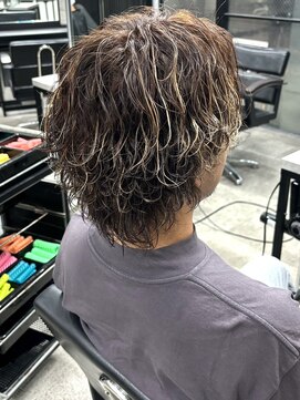 イーラ(era) サーフカールウルフスパイラルパーマ襟足メッシュ