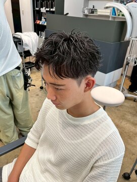 オゼル(OZEL) 【センターパートマッシュ】抜け感×色気を纏う上品メンズカット