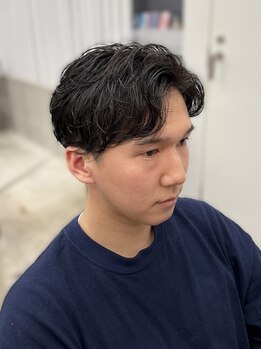 山野愛子美容室 銀座店の写真/銀座駅4分の好立地【メンズカット＋眉カット￥6600】や、日々の疲れをケアするヘッドスパのメニューも人気！