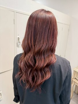 ロッカ(ROCCA) レディッシュブラウンの柔らかゆるウェーブ