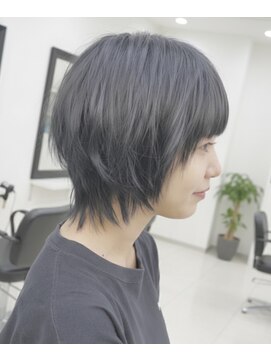 イマ(ima) 暗髪コバルトブルー×小顔ウルフカット