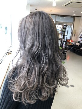 ヘアアンドメイク ムーア(Muuua) アッシュベージュバイオレット