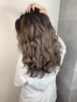 アンダーバーホワイト(_WHITE)&nbsp;透明感MAX × グレージュハイライト