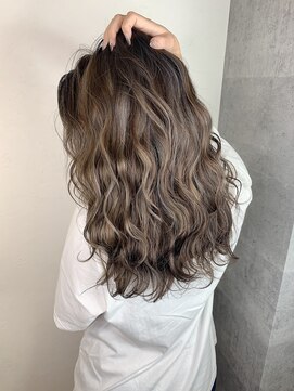 アンダーバーホワイト(_WHITE) 透明感MAX × グレージュハイライト