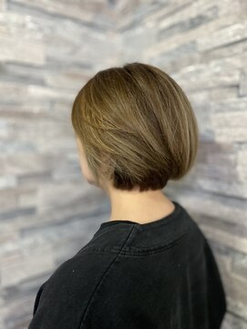 ヴィソップ(V.S.O.P) スッキリショートで軽めのボブヘアー