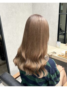 アテ(Ate) ベージュカラー