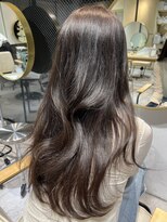 ティア(Tia.) くびれヘア/韓国風/ロングヘア/グレージュカラー