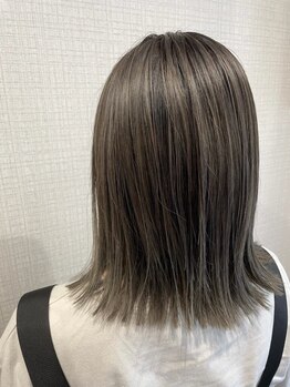 ファミリーヤ コーヴォ(Famiglia Covo)の写真/お子様同伴もOK◎気になる白髪やパサつき等、大人女性のお悩みに寄り添い理想のスタイルを叶えます＊