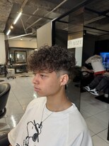 アイズ 海老名(AIZU)&nbsp;スペインカール　スパイラルパーマ　フェードカット　海老名