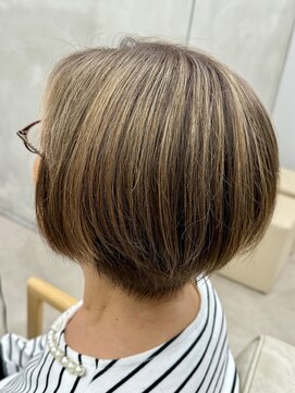 レヴィア(REVIA) 白髪ぼかしハイライトブリーチミルクティーベージュ