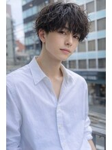 オグジュアリー 表参道(aux.)&nbsp;束感黒髪ナチュラル人気流行フェザーパーマ韓国風