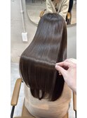 髪質改善カラーで艶めく大人ロング