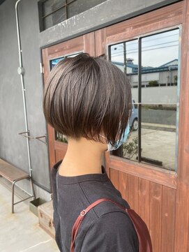 ナナ バイ ピケ(nana by pique) クール＆キュートな小顔ショート/ステップボーンカット/20代30代