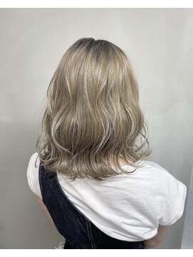 ジーナ 博多(Zina) ホワイトアッシュエアリーミディ/黒髪ショートパーマ